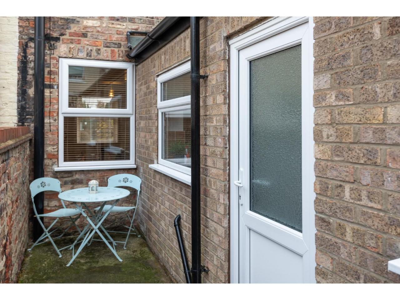 Beautiful 2 Bed With Free Parking - Pass The Keys Apartamento York Exterior foto