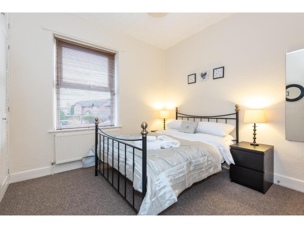 Beautiful 2 Bed With Free Parking - Pass The Keys Apartamento York Exterior foto