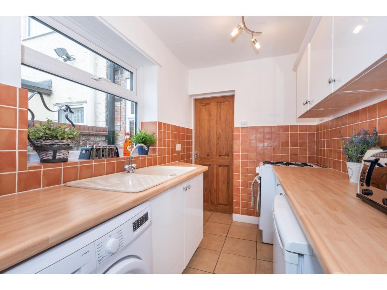Beautiful 2 Bed With Free Parking - Pass The Keys Apartamento York Exterior foto
