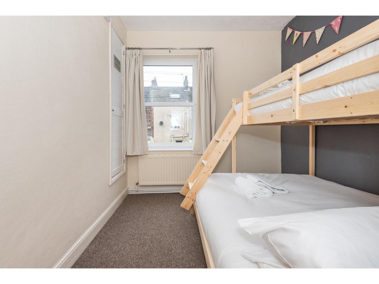 Beautiful 2 Bed With Free Parking - Pass The Keys Apartamento York Exterior foto